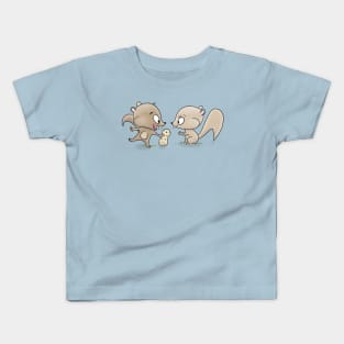 Cute boy and girl cartoon squirrels sharing peanut Kids T-Shirt